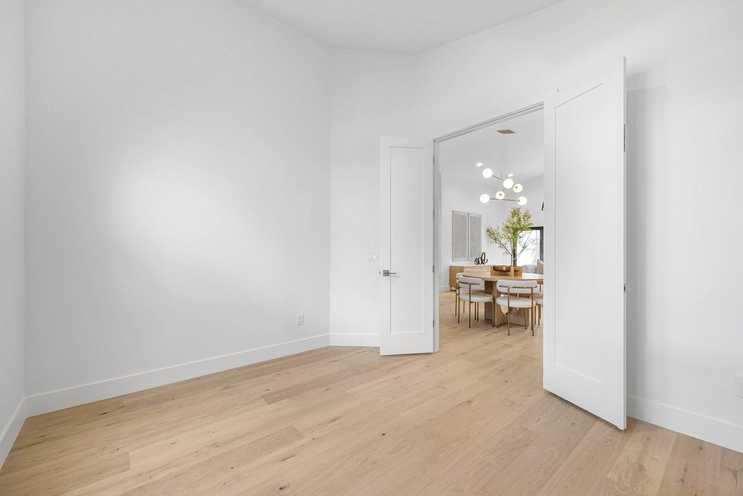 For Sale: $885,000 (3 beds, 2 baths, 1774 Square Feet)