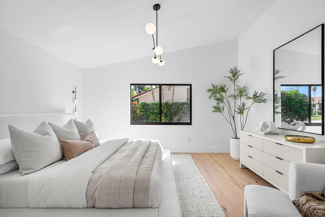 For Sale: $885,000 (3 beds, 2 baths, 1774 Square Feet)