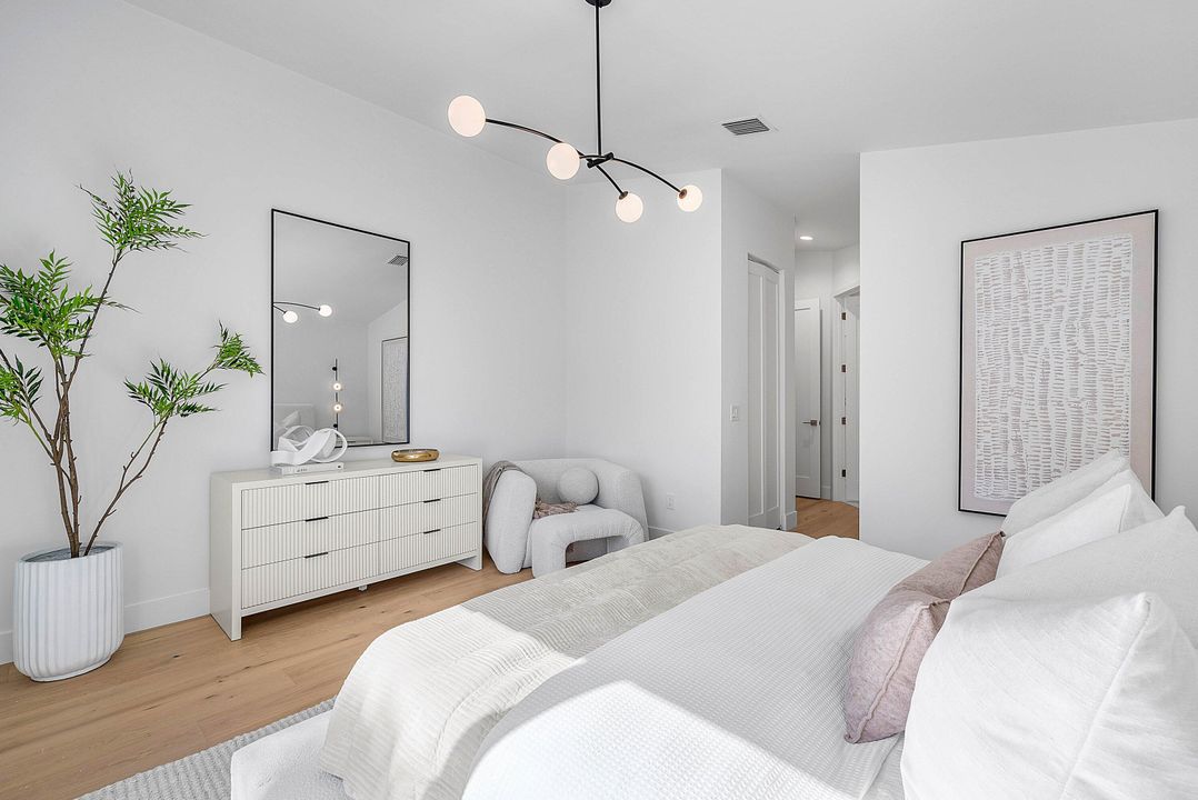 For Sale: $885,000 (3 beds, 2 baths, 1774 Square Feet)