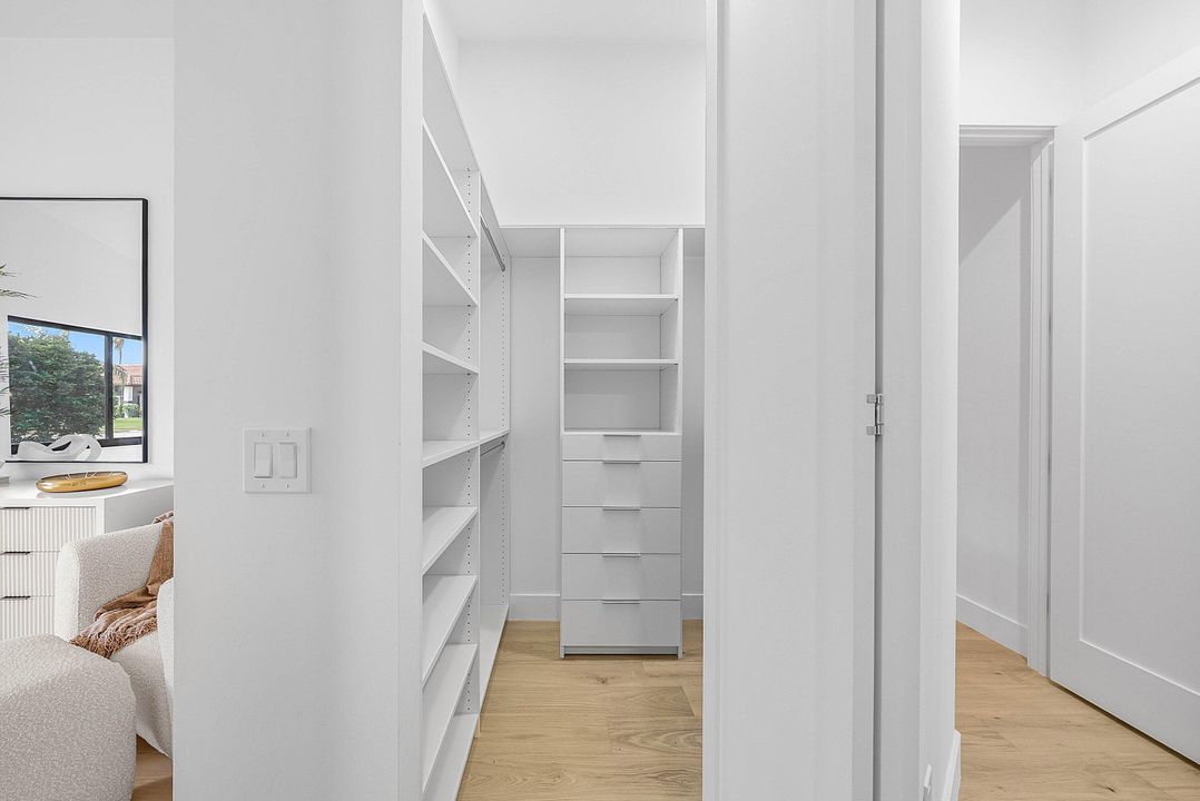 For Sale: $885,000 (3 beds, 2 baths, 1774 Square Feet)