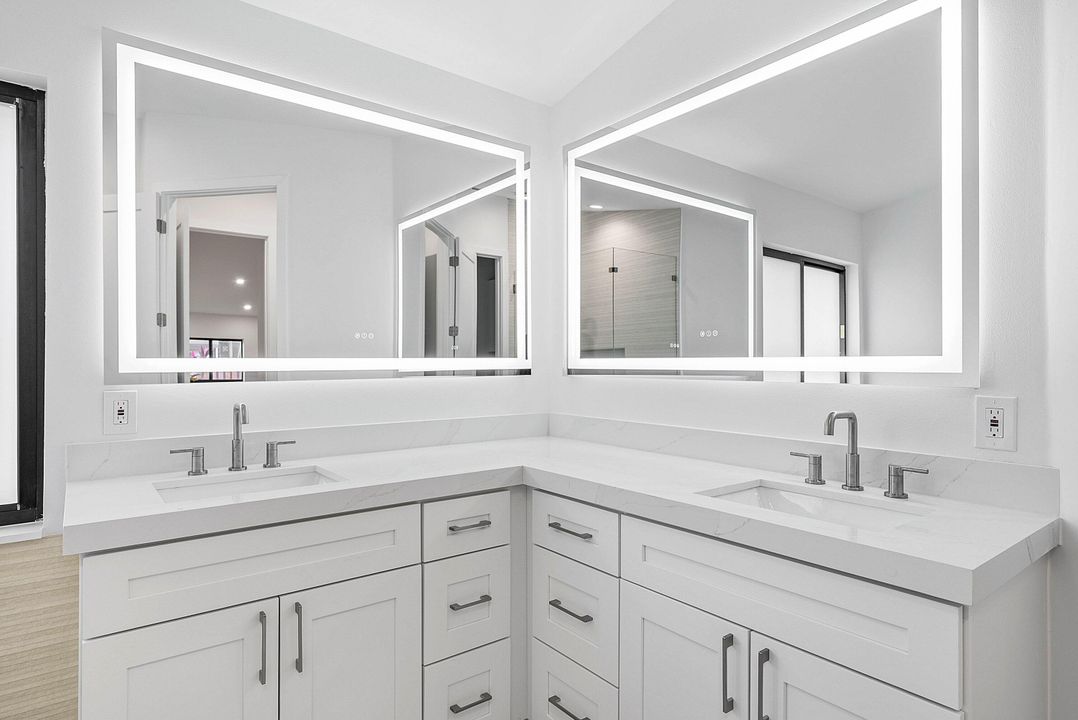 For Sale: $885,000 (3 beds, 2 baths, 1774 Square Feet)