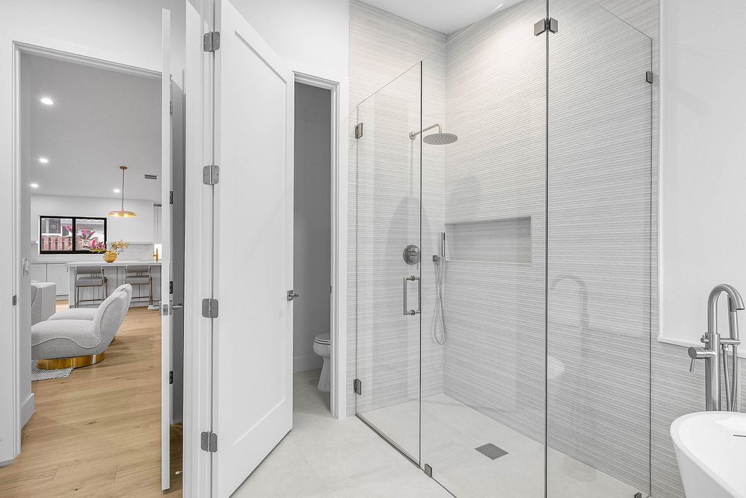 For Sale: $885,000 (3 beds, 2 baths, 1774 Square Feet)