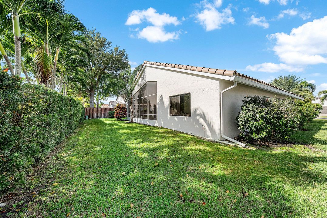 For Sale: $885,000 (3 beds, 2 baths, 1774 Square Feet)