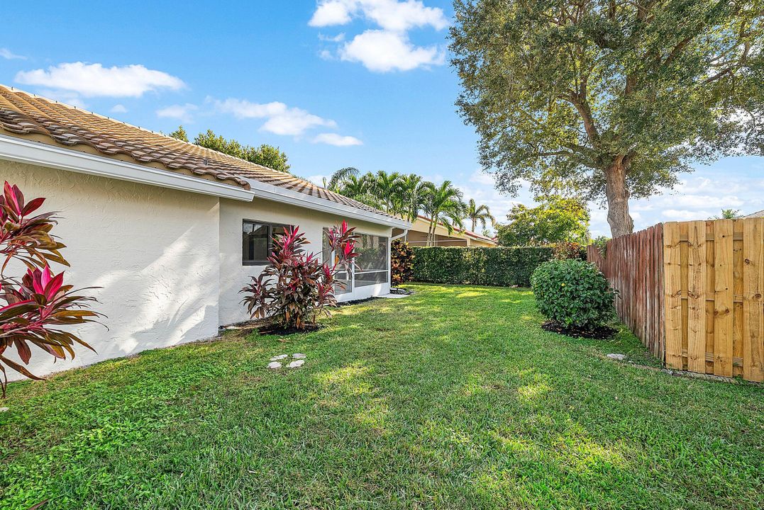 For Sale: $885,000 (3 beds, 2 baths, 1774 Square Feet)