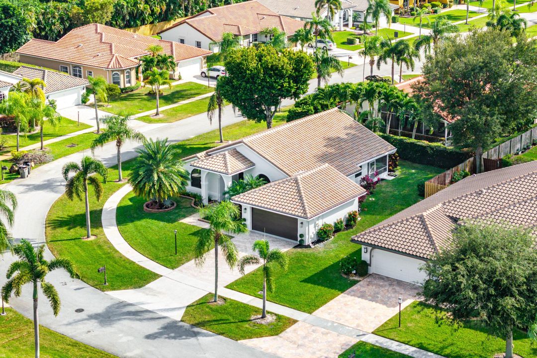 For Sale: $885,000 (3 beds, 2 baths, 1774 Square Feet)