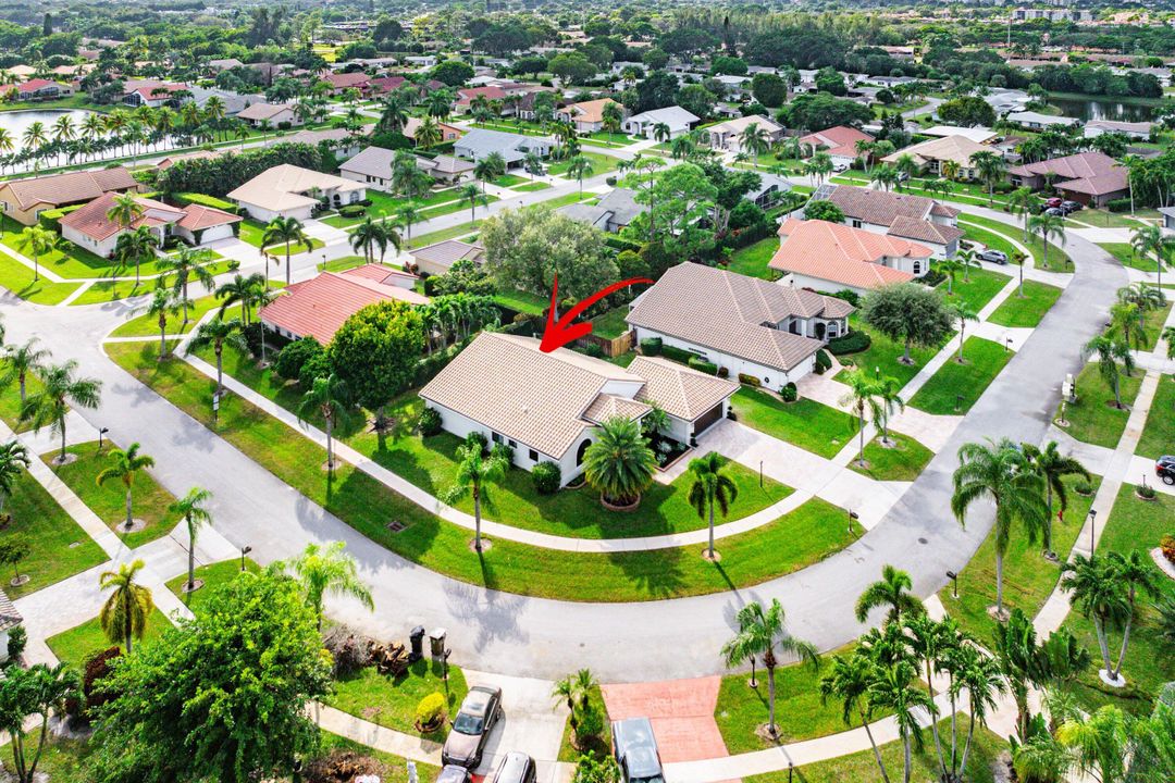 For Sale: $885,000 (3 beds, 2 baths, 1774 Square Feet)