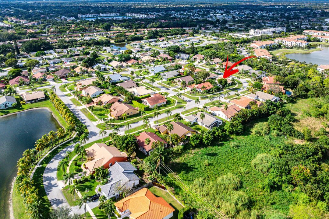 For Sale: $885,000 (3 beds, 2 baths, 1774 Square Feet)