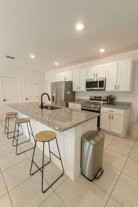 For Rent: $2,900 (4 beds, 2 baths, 2059 Square Feet)