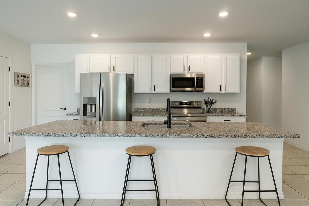 For Rent: $2,900 (4 beds, 2 baths, 2059 Square Feet)