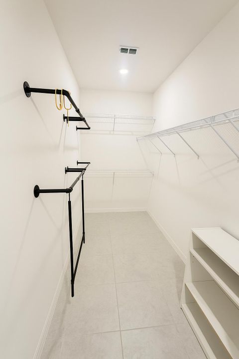 For Rent: $2,900 (4 beds, 2 baths, 2059 Square Feet)