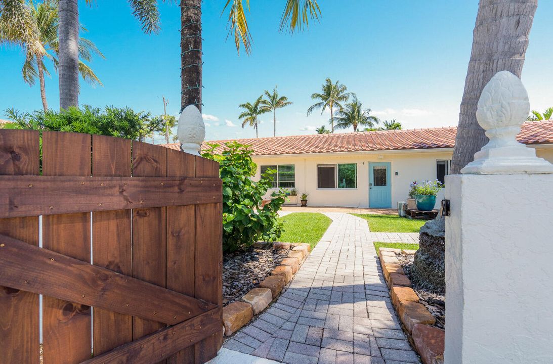 For Rent: $2,100 (1 beds, 1 baths, 800 Square Feet)