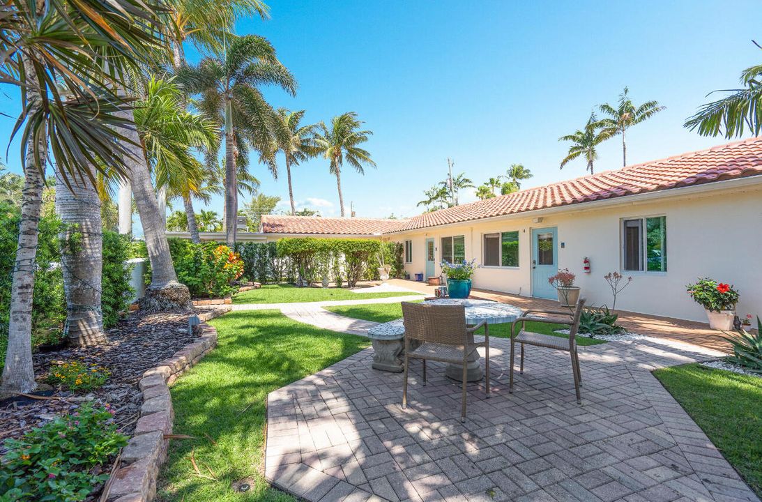 For Rent: $2,100 (1 beds, 1 baths, 800 Square Feet)