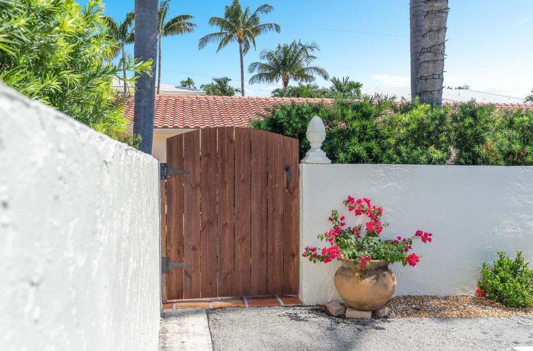 For Rent: $2,100 (1 beds, 1 baths, 800 Square Feet)