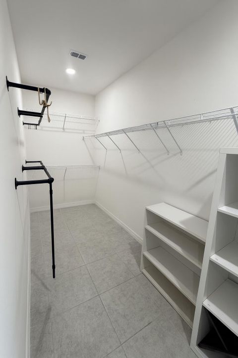 For Rent: $2,900 (4 beds, 2 baths, 2059 Square Feet)