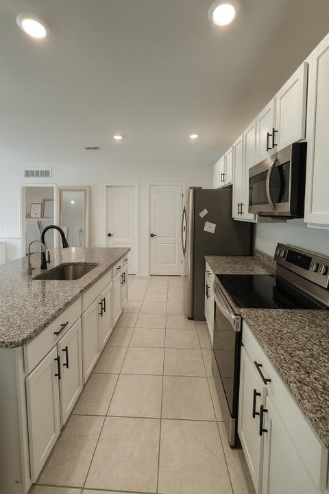 For Rent: $2,900 (4 beds, 2 baths, 2059 Square Feet)