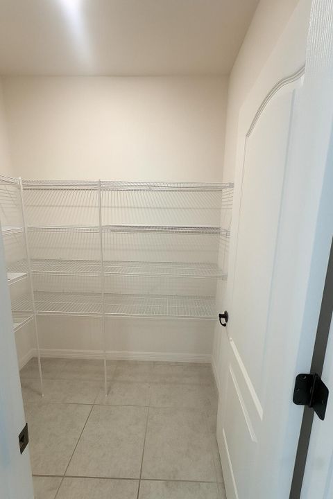 For Rent: $2,900 (4 beds, 2 baths, 2059 Square Feet)