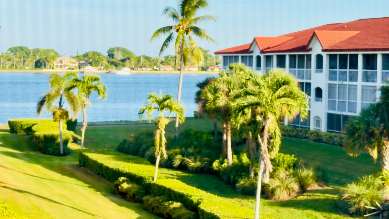 For Sale: $399,000 (3 beds, 2 baths, 1678 Square Feet)