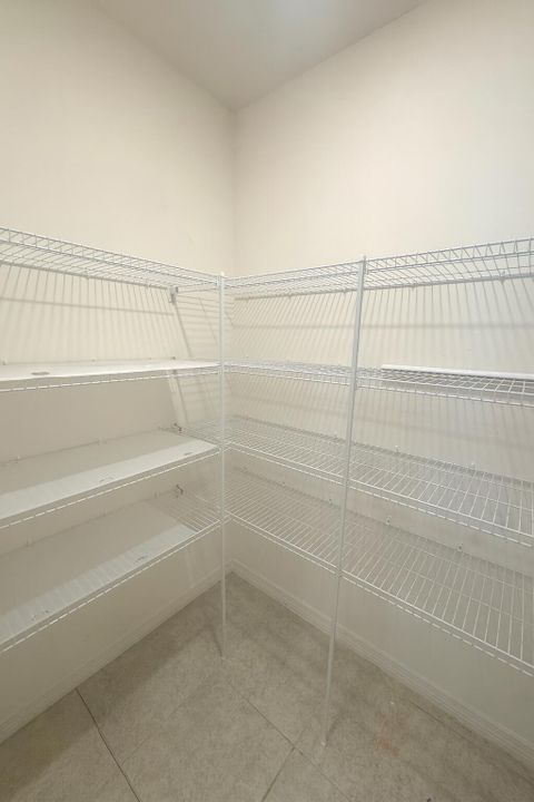 For Rent: $2,900 (4 beds, 2 baths, 2059 Square Feet)