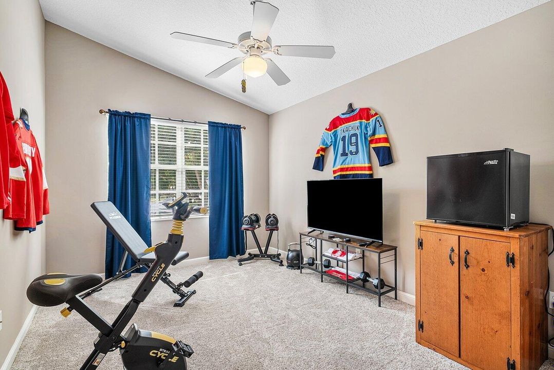 合同活跃: $764,900 (6 贝兹, 4 浴室, 2977 平方英尺)