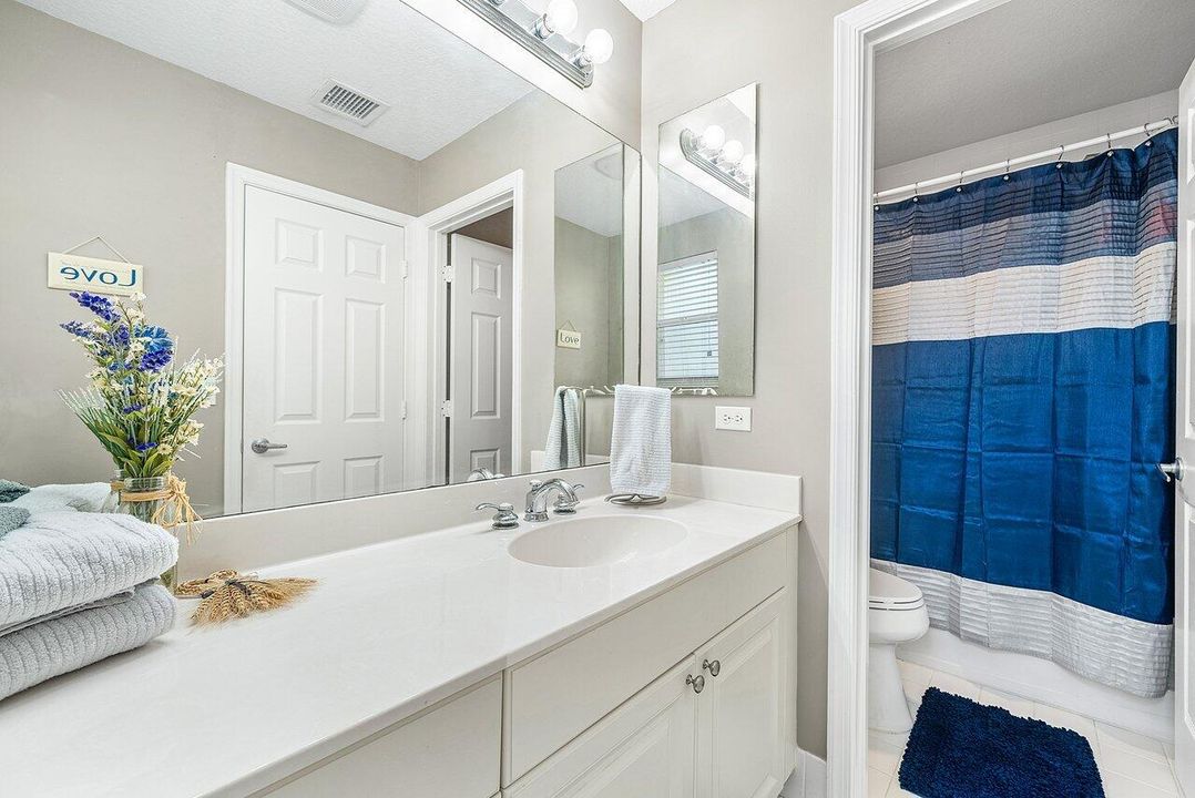 合同活跃: $764,900 (6 贝兹, 4 浴室, 2977 平方英尺)