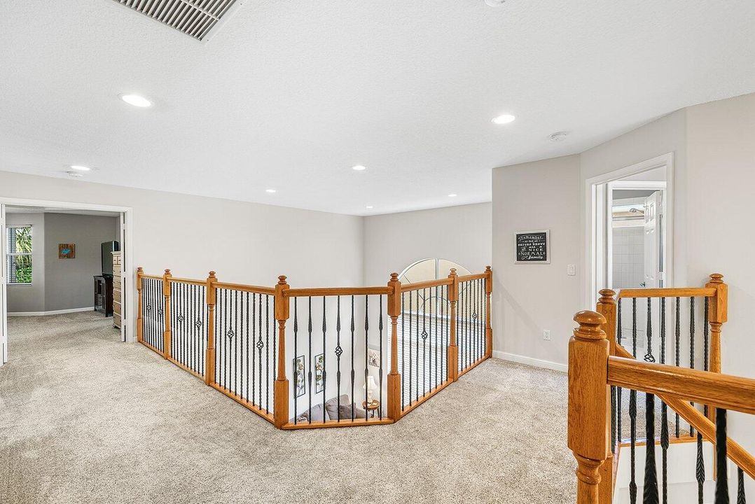 合同活跃: $764,900 (6 贝兹, 4 浴室, 2977 平方英尺)