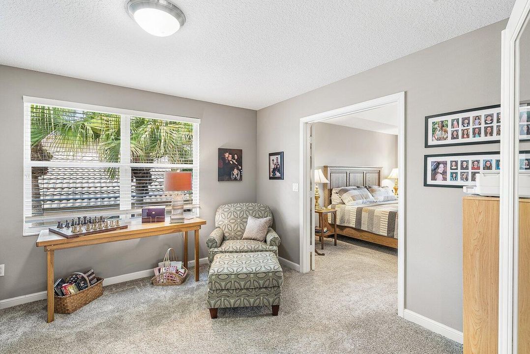 合同活跃: $764,900 (6 贝兹, 4 浴室, 2977 平方英尺)