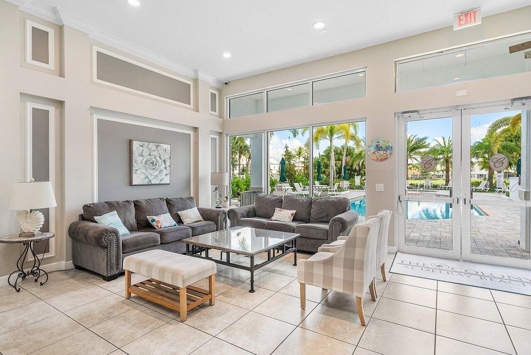 合同活跃: $764,900 (6 贝兹, 4 浴室, 2977 平方英尺)