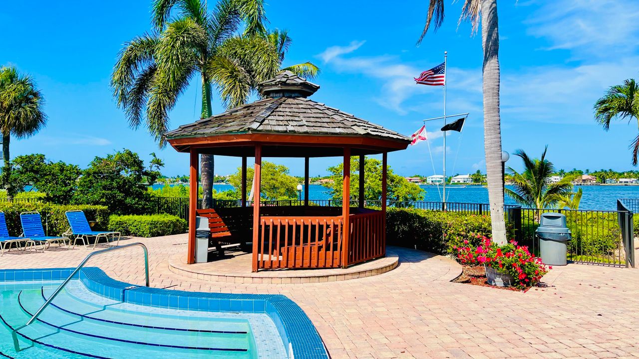 For Sale: $399,000 (3 beds, 2 baths, 1678 Square Feet)