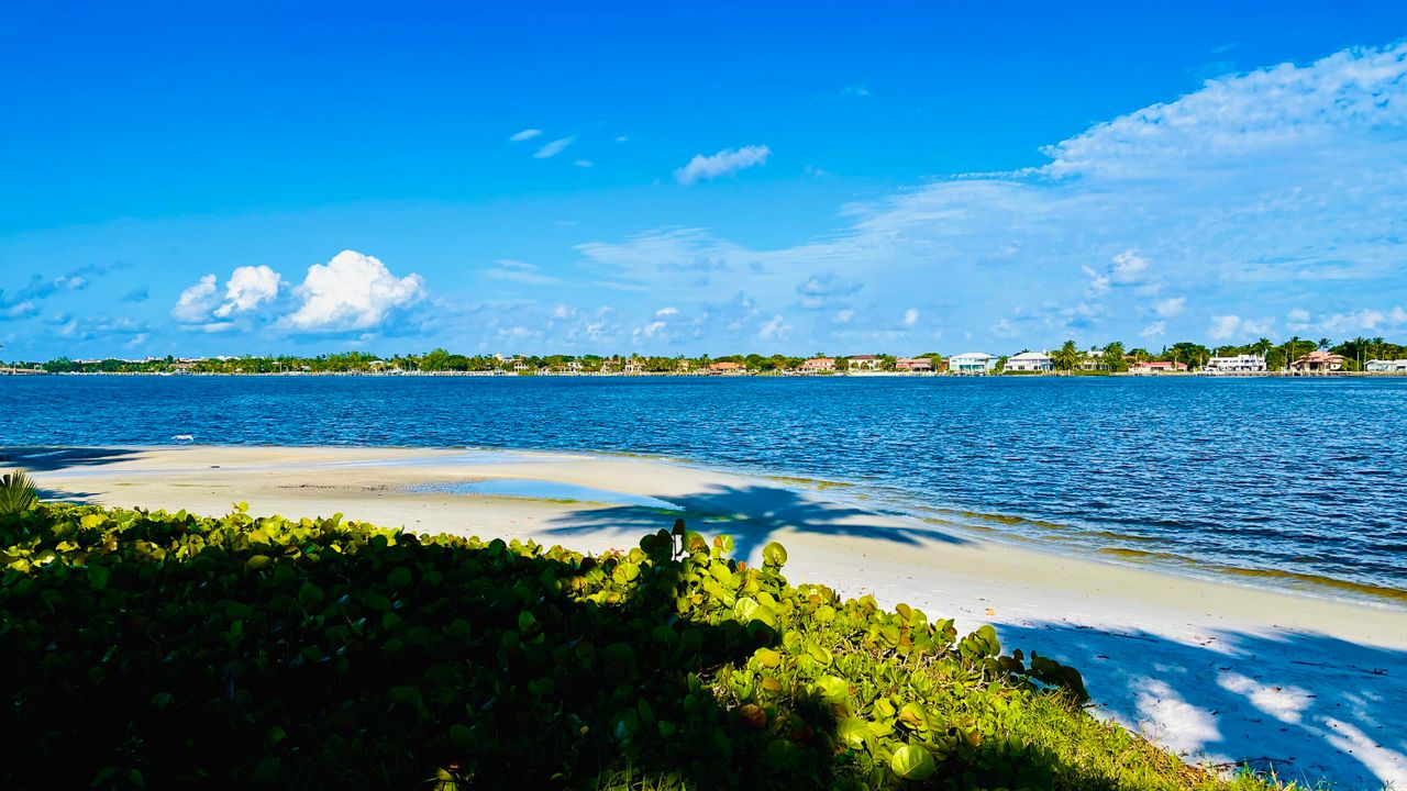 For Sale: $399,000 (3 beds, 2 baths, 1678 Square Feet)