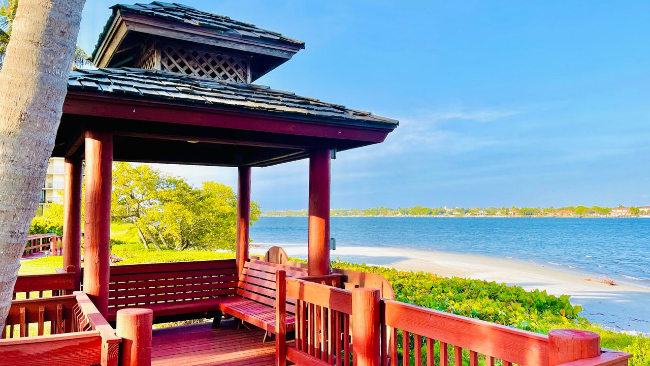 For Sale: $399,000 (3 beds, 2 baths, 1678 Square Feet)