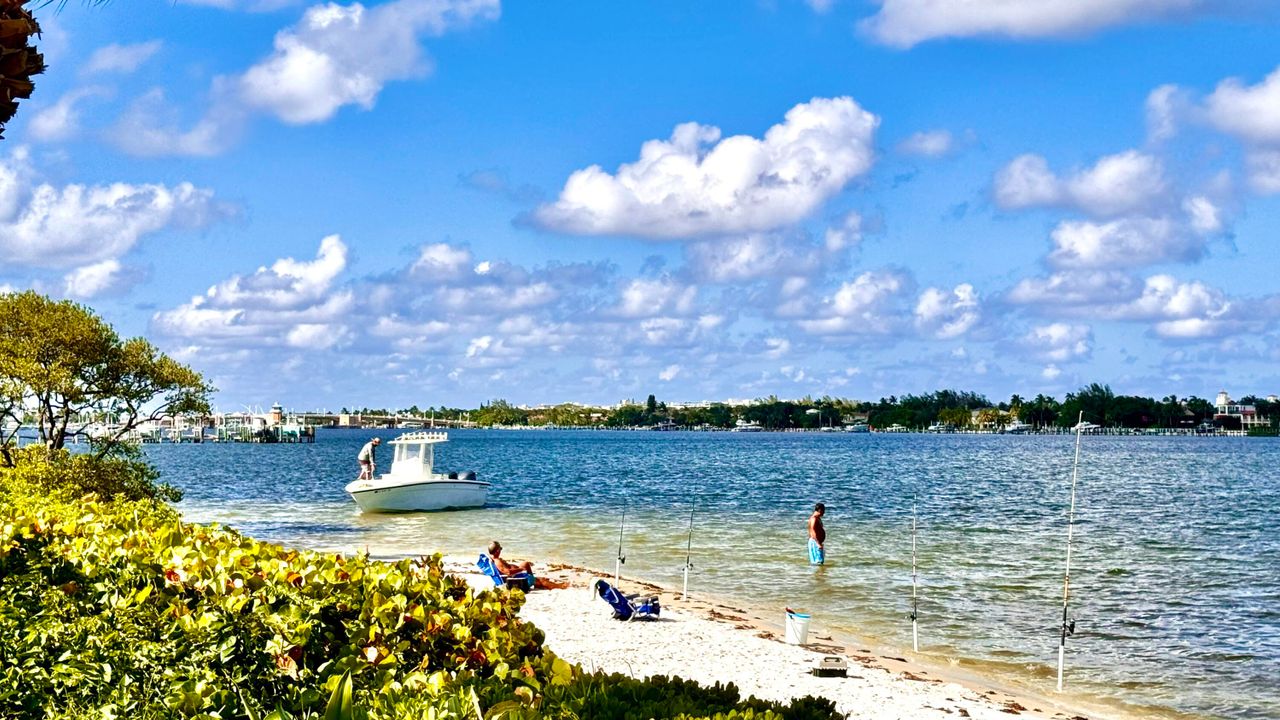 For Sale: $399,000 (3 beds, 2 baths, 1678 Square Feet)