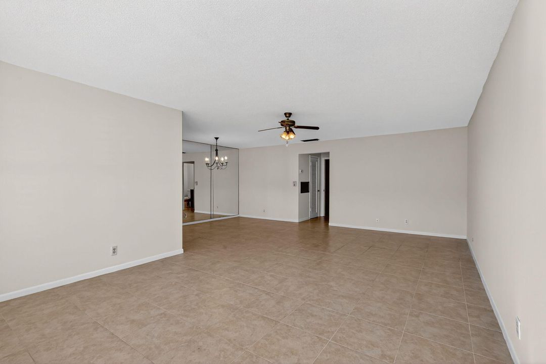 For Sale: $139,000 (1 beds, 1 baths, 954 Square Feet)