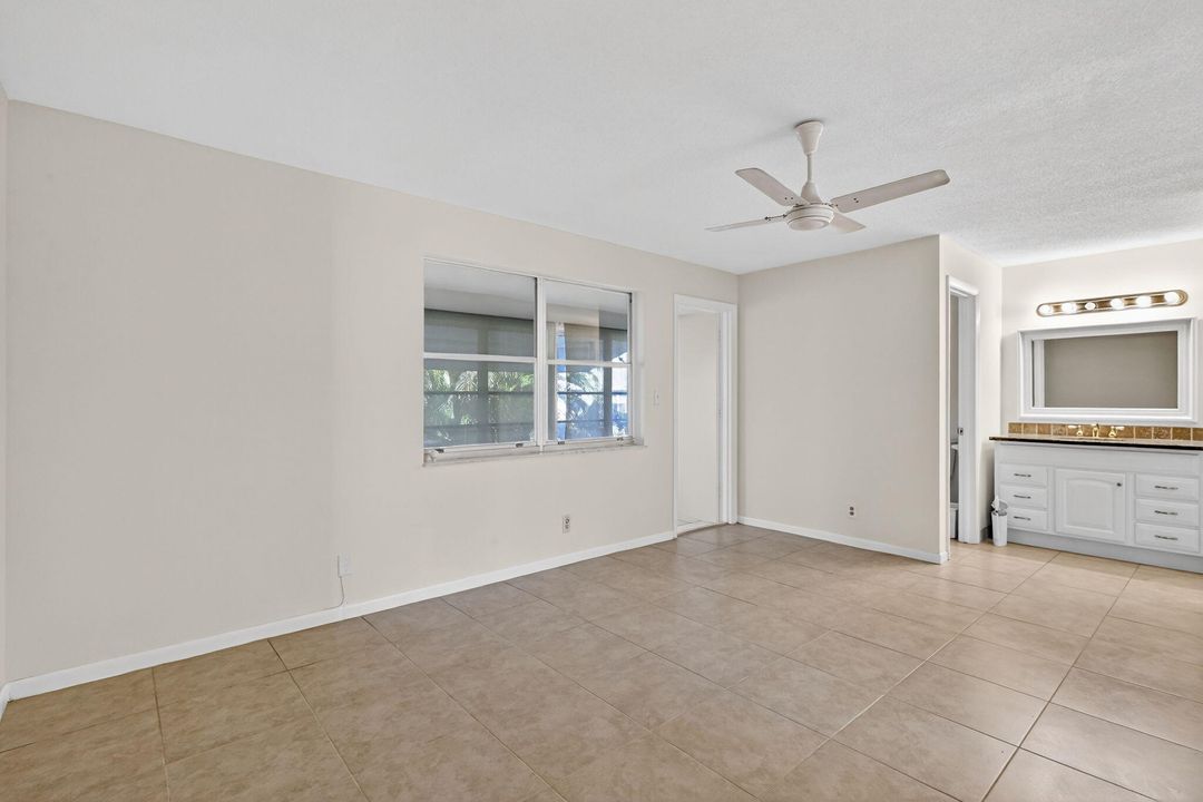 For Sale: $139,000 (1 beds, 1 baths, 954 Square Feet)