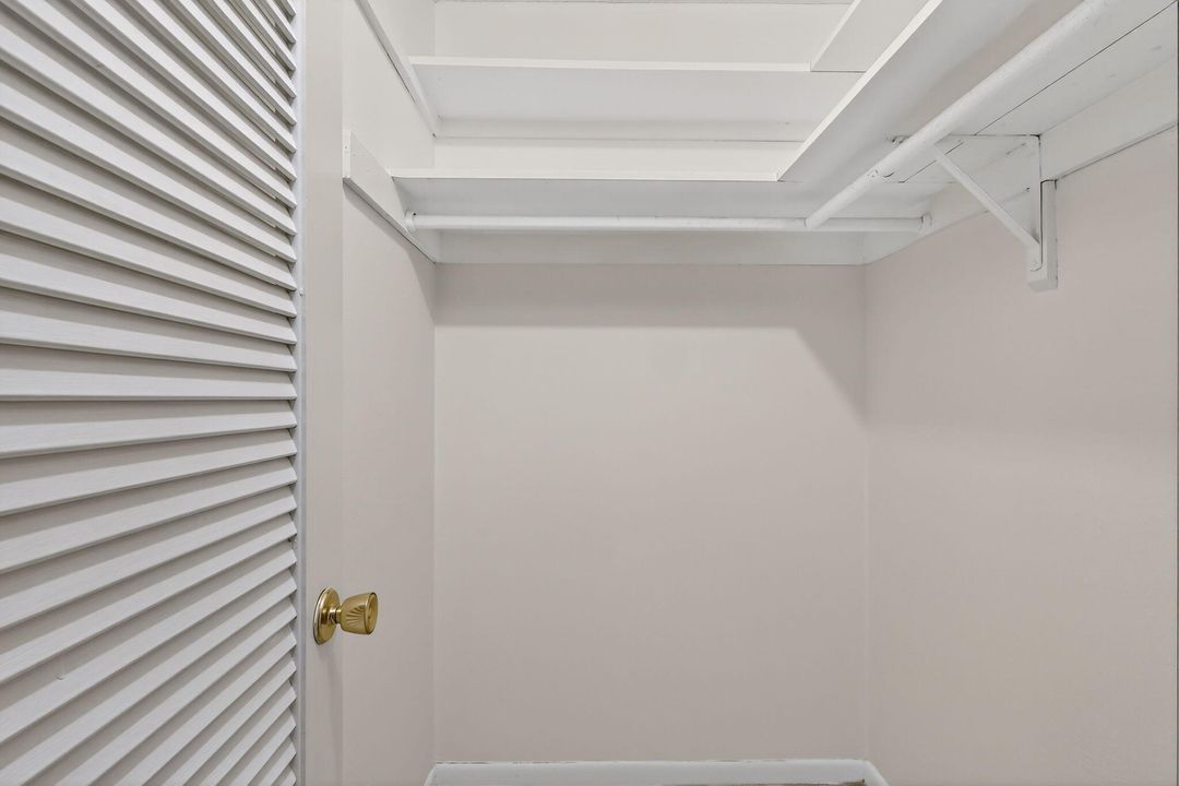 For Sale: $139,000 (1 beds, 1 baths, 954 Square Feet)