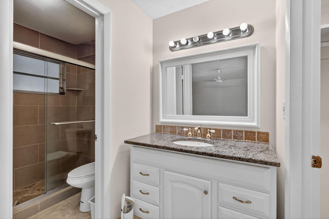 For Sale: $139,000 (1 beds, 1 baths, 954 Square Feet)