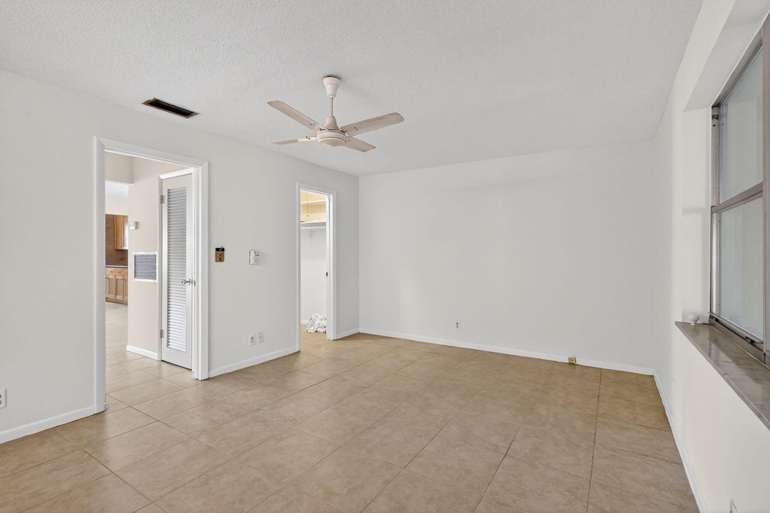 For Sale: $139,000 (1 beds, 1 baths, 954 Square Feet)