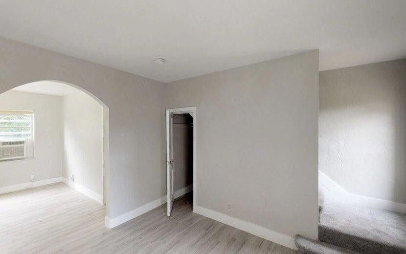 出租: $1,475 (1 贝兹, 1 浴室, 900 平方英尺)