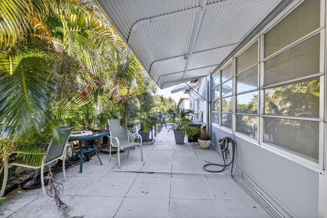 For Sale: $139,000 (1 beds, 1 baths, 954 Square Feet)