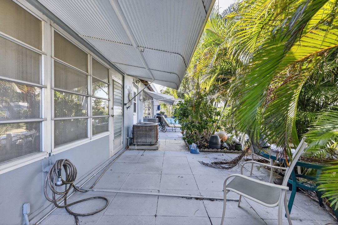 For Sale: $139,000 (1 beds, 1 baths, 954 Square Feet)