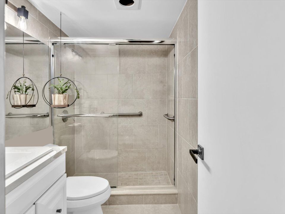 For Sale: $225,000 (2 beds, 1 baths, 860 Square Feet)