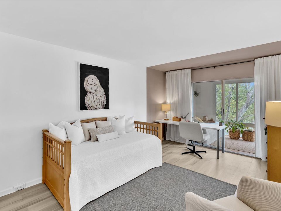 For Sale: $225,000 (2 beds, 1 baths, 860 Square Feet)