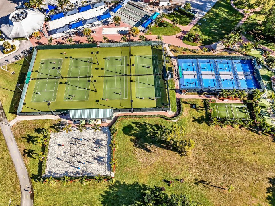 For Sale: $225,000 (2 beds, 1 baths, 860 Square Feet)