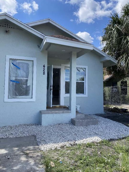 For Sale: $450,000 (3 beds, 2 baths, 1021 Square Feet)