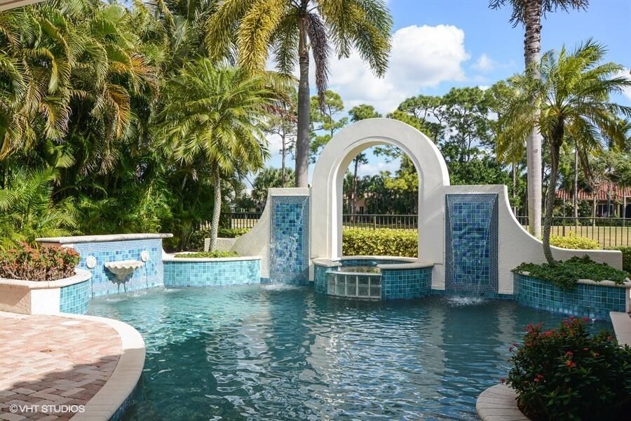 Под контрактом: $1,450,000 (4 спален, 3 ванн, 3629 Квадратных фут)