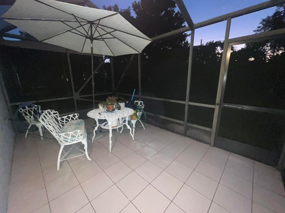 For Rent: $2,200 (2 beds, 2 baths, 1227 Square Feet)