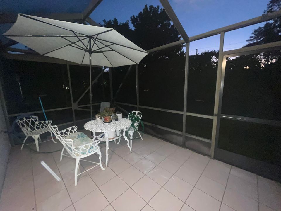 For Rent: $2,200 (2 beds, 2 baths, 1227 Square Feet)