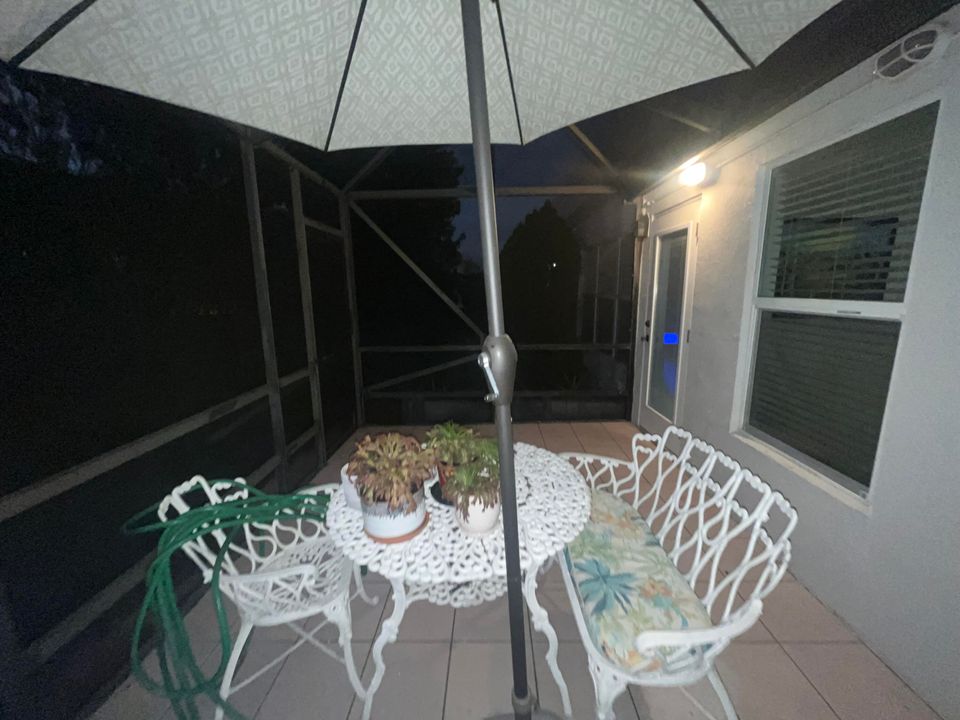 For Rent: $2,200 (2 beds, 2 baths, 1227 Square Feet)