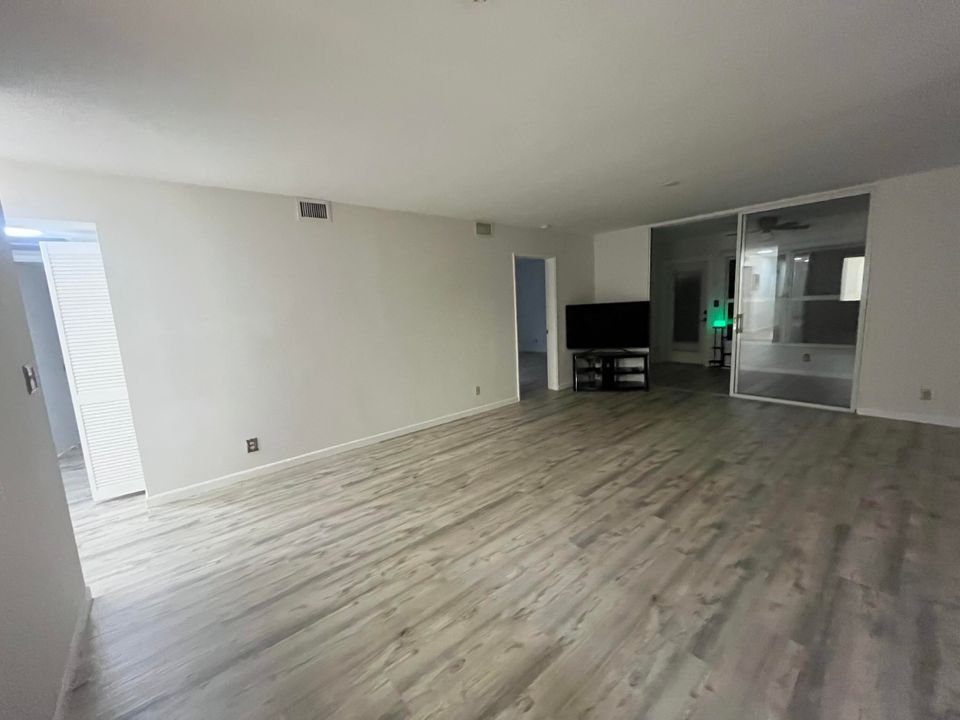 For Rent: $2,200 (2 beds, 2 baths, 1227 Square Feet)