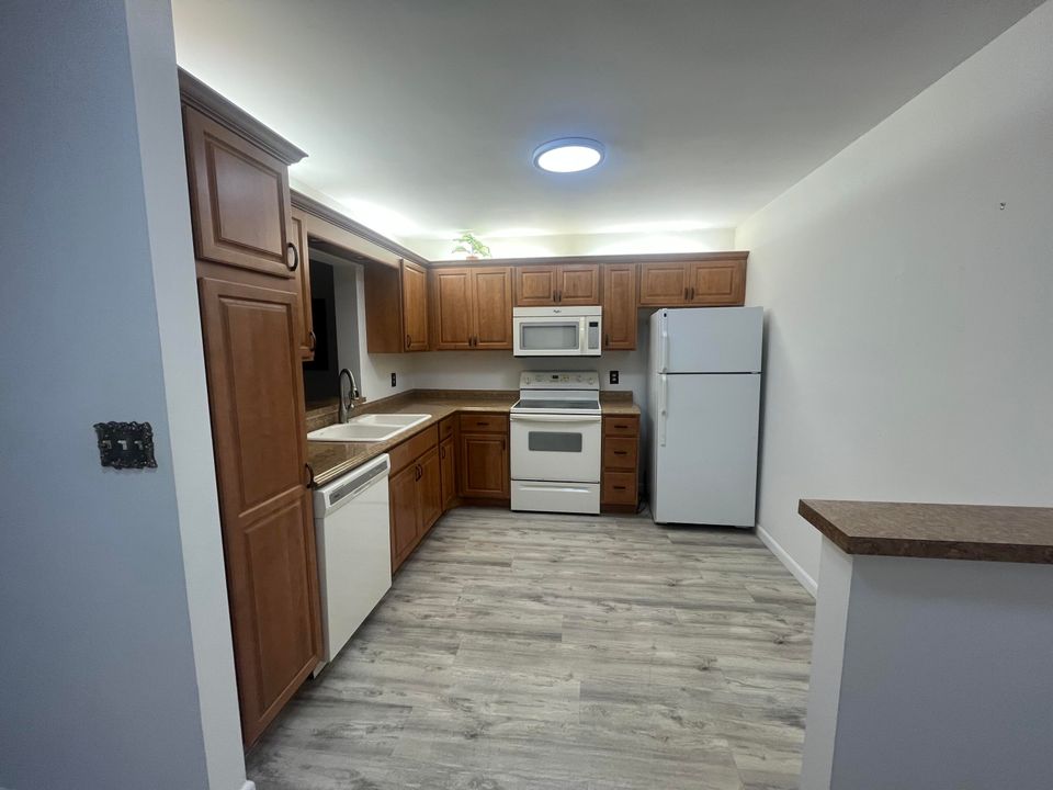 For Rent: $2,200 (2 beds, 2 baths, 1227 Square Feet)