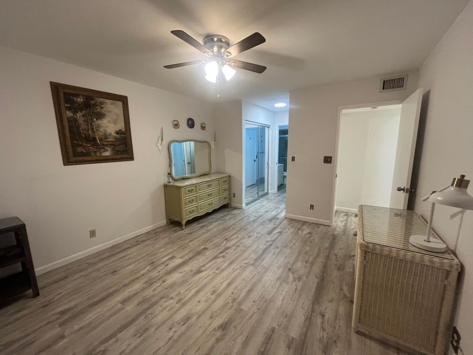 For Rent: $2,200 (2 beds, 2 baths, 1227 Square Feet)